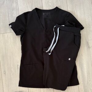 Figs Black Scrub Set